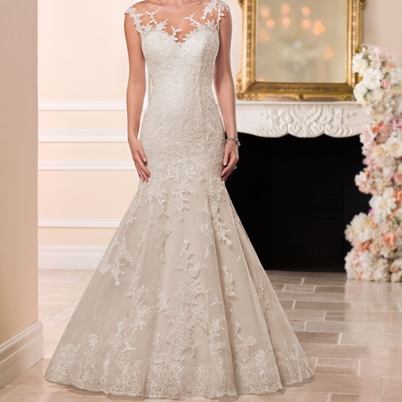 Stella York Fit & Flare Wedding Dress (Style 6269) - Picture 2 of 8